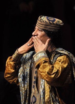 Italia-Libia; Gheddafi lascia l’Italia per tornare a Tripoli