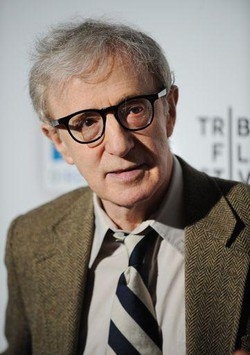 Cinema; Woody Allen confessa: vorrebbe fare film con Carla Bruni
