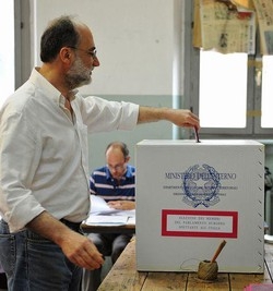 Referendum e ballottaggi; Primi dati affluenza:alle 12 netto calo