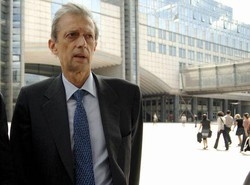 Pd; Fassino: Veltroni e D’Alema aiutino ma non mettano cappelli