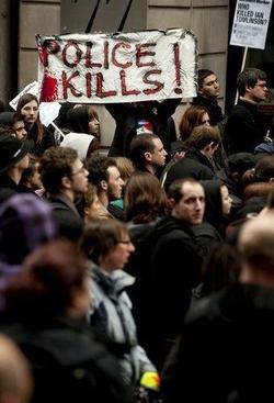 Gb; Violenze al G20, commissione critica polizia: inesperti