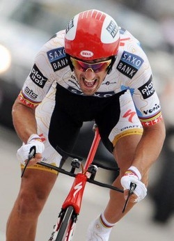 Tour de France, a Cancellara cronoprologo e prima maglia gialla