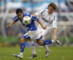 Calcio; Argentina: Clausura, Velez campione ma Huracan protesta
