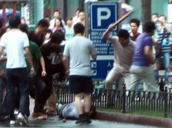 Cina; Xinjiang, caccia all’uomo e linciaggi a Urumqi