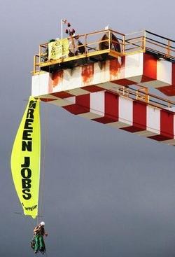 G8; Greenpeace: incapace di agire. Il caos climatico si avvicina