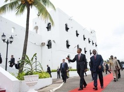 Ghana; Folla per Obama sulla strada verso Palazzo presidenziale