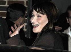G8; Berlusconi: Dispiaciuto per offese ‘Giornale’ a Carla Bruni