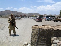 Pakistan; Raid aerei esercito contro covi guerriglia, otto morti