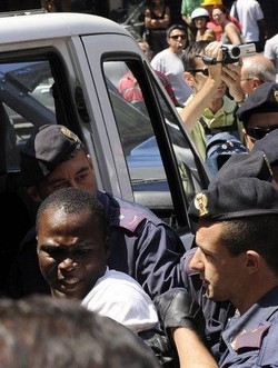 Immigrati; Governo impugna leggi Marche e Toscana:sfidano Camere