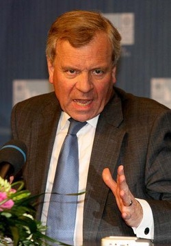 Nato/ Segretario generale Scheffer operato per embolo, sta bene