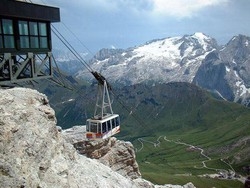 Sass Pordoi, in 400 bloccati sulla cima dopo guasto alla funivia