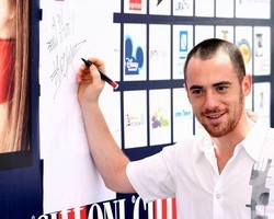 Cinema, Elio Germano: Sogno un film sui fatti del G8 di Genova