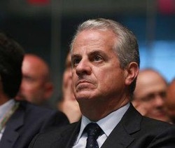 Benzina: Scajola convoca le compagnie petrolifere per i rincari