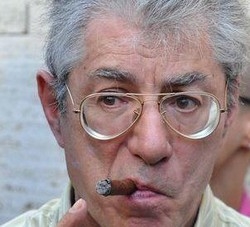 Lega: Ora simboli regionali accanto al Tricolore, Pd: Vergogna