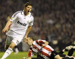 Calcio/ Mercato: Huntelaar al Milan, 15 milioni al Real Madrid
