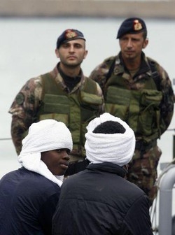 Sicurezza/ ‘Avvenire’: Reato di clandestinità è persecuzione