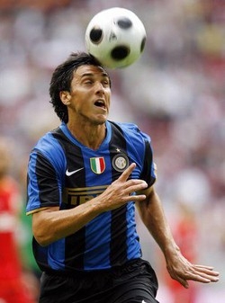 Calcio/ Burdisso: E’ tutto fatto, sono un giocatore della Roma