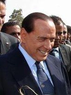Da Berlusconi azione civile contro Di Pietro, che replica: Bene!