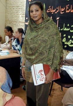 Sudan, la giornalista con i pantaloni portata in carcere
