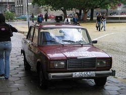 Russia: a Togliatti si passa da auto vere a quelle giocattolo
