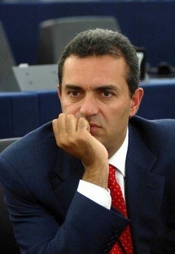 Ue, De Magistris: appelli bipartisan addormentano coscienze