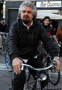 Internet/ Grillo sospeso da Youtube, in serata riattivato canale