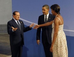 Berlusconi elogia l”abbronzato” Obama e attacca le opposizioni