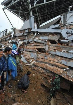 Sumatra/ Frane post-sisma, almeno 645 persone travolte dal fango