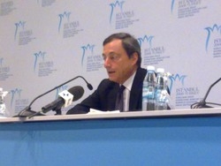 Draghi:su retribuzione banchieri italiani anticipati principi Fsb