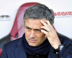 Calcio/ Livorno-Inter 0-2, Mourinho: Scudetto? Il cammino è lungo