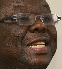 Zimbabwe/ Tsvangirai mette fine a boicottaggio governo