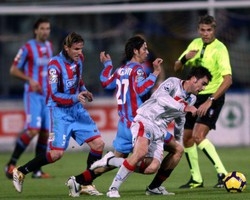 Calcio/ Primo anticipo senza gol, Catania-Napoli 0-0