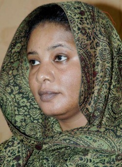 Sudan/ Giornalista coi pantaloni sfida divieto espatrio…