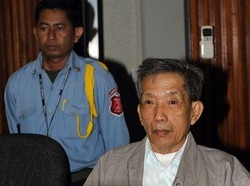 Cambogia/ Chiesti 40 anni di carcere per il khmer rosso Duch