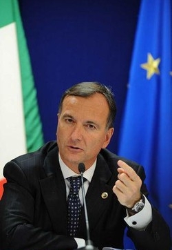 Iran/ Frattini: Notizie preoccupanti, ma la mano resta tesa