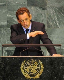 Sarkozy “detesta le foto” e il fotografo Platon lo punisce