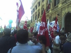 Lazio/ Roma, stop a tutte le manifestazioni per un mese