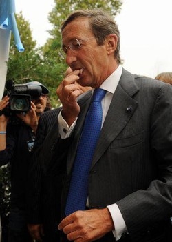 Berlusconi/ Fini: Consulta ha ruolo garanzia, Premier chiarisca