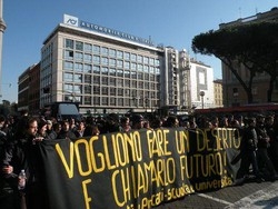 Scuola/ A Roma corteo dell’Onda, tensione con la polizia