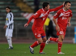 Calcio/ Bari-Juventus 3-1, decidono Barreto e Almiron
