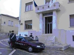 Campania/ Pomigliano, palpeggia minorenne e rischia linciaggio