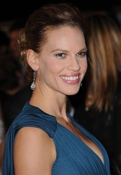 Cinema/ Hilary Swank: Voglio prendere il brevetto di volo