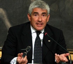 Berlusconi/ Casini: Fronte legalità Pd-Udc contro falchi Pdl