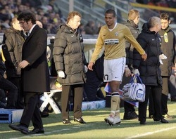 Calcio/ Juventus: Trezeguet fuori 40 giorni per infortunio