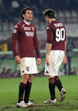 Calcio/ Torino: giocatori aggrediti a cena, schiaffi e minacce