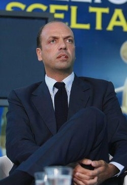 Giustizia/ Alfano: Avanti rapidi anche con riforma Costituzione