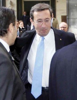 Fini: Legittimazione a governare non scaturisce solo dalle urne
