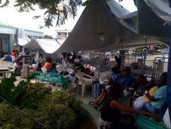 Haiti/ Ong: allestito ospedale in tende, gente non sa dove andare