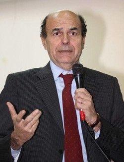 Regionali/ Bersani: Pd a base federale,in Puglia passo importante