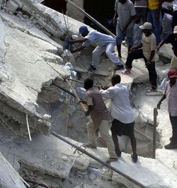Haiti/ Donna estratta viva da macerie oltre 100 ore dopo il sisma